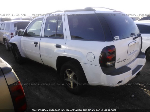 1GNDT13S362231586 - 2006 CHEVROLET TRAILBLAZER LS/LT WHITE photo 3