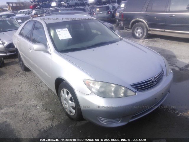 4T1BE32K05U575382 - 2005 TOYOTA CAMRY LE/XLE/SE SILVER photo 1