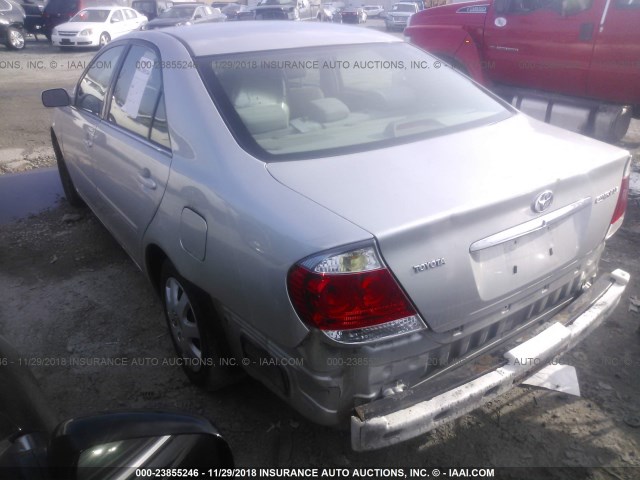 4T1BE32K05U575382 - 2005 TOYOTA CAMRY LE/XLE/SE SILVER photo 3