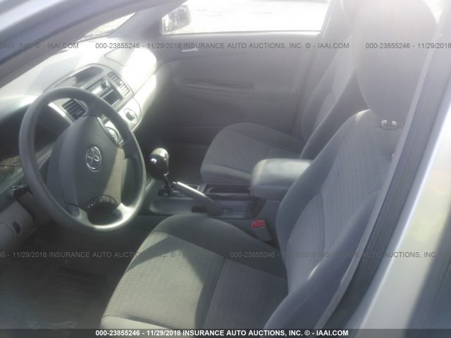 4T1BE32K05U575382 - 2005 TOYOTA CAMRY LE/XLE/SE SILVER photo 5