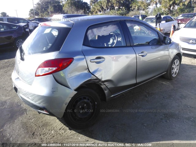 JM1DE1KY1D0170935 - 2013 MAZDA MAZDA2 GRAY photo 4