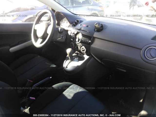 JM1DE1KY1D0170935 - 2013 MAZDA MAZDA2 GRAY photo 5