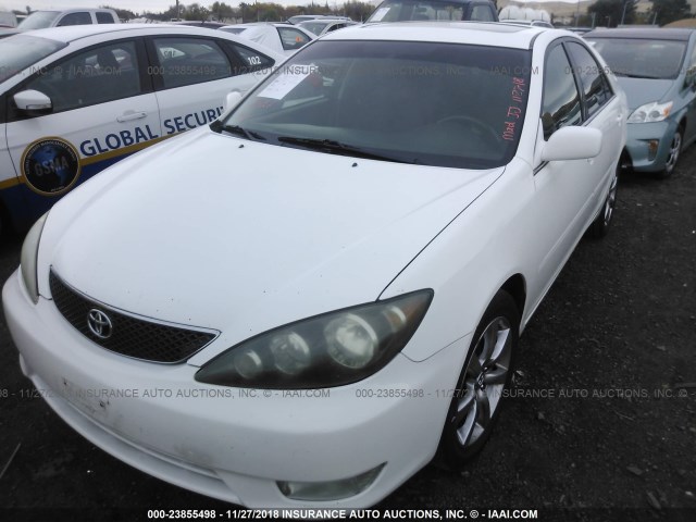 4T1BE32K35U537242 - 2005 TOYOTA CAMRY LE/XLE/SE WHITE photo 2
