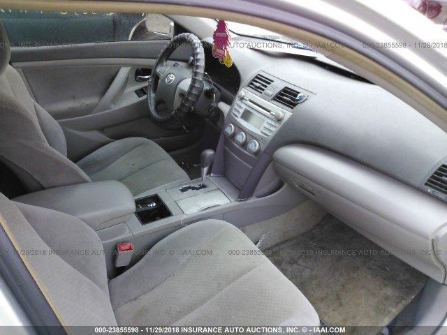 4T1BE46K48U237424 - 2008 TOYOTA CAMRY CE/LE/XLE/SE SILVER photo 5