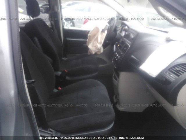 2C4RDGBG0DR612791 - 2013 DODGE GRAND CARAVAN SE GRAY photo 5