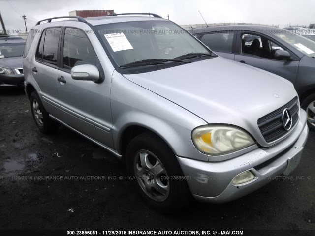 4JGAB54E82A345769 - 2002 MERCEDES-BENZ ML 320 SILVER photo 1