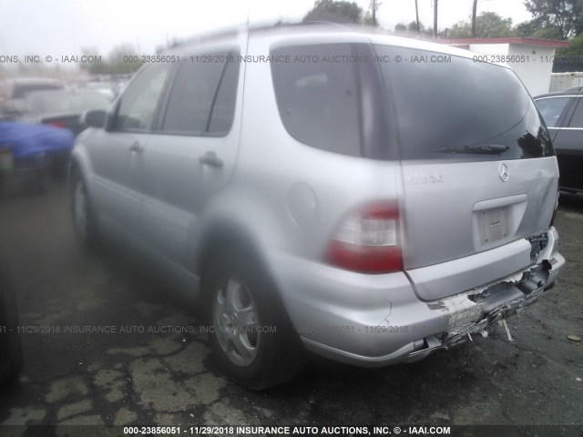 4JGAB54E82A345769 - 2002 MERCEDES-BENZ ML 320 SILVER photo 3