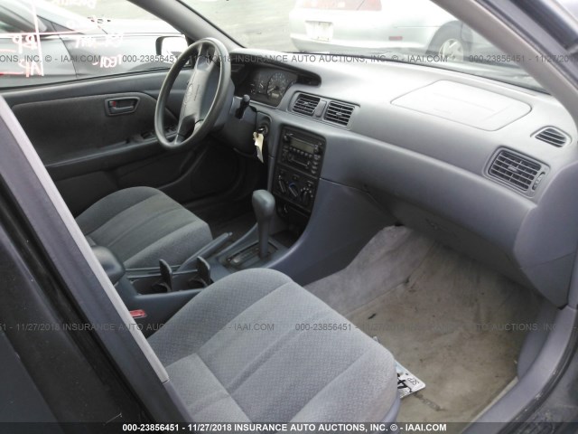 JT2BG22K3Y0401271 - 2000 TOYOTA CAMRY CE/LE/XLE GRAY photo 5