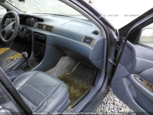 4T1BG22K9VU100298 - 1997 TOYOTA CAMRY CE/LE/XLE GRAY photo 5