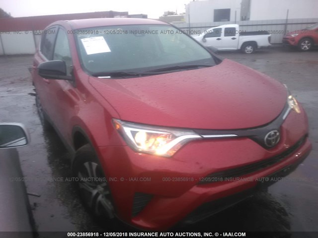 2T3ZFREV3HW394101 - 2017 TOYOTA RAV4 LE წითელი ფოტო 1