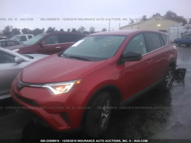 2T3ZFREV3HW394101 - 2017 TOYOTA RAV4 LE წითელი ფოტო 2