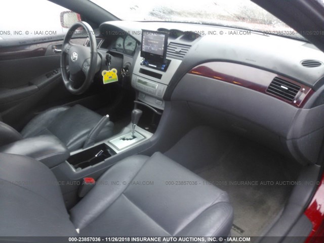 4T1FA38P95U042317 - 2005 TOYOTA CAMRY SOLARA SE/SLE RED photo 5