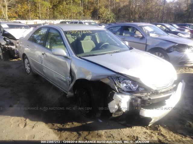 4T1BE32KX5U514962 - 2005 TOYOTA CAMRY LE/XLE/SE SILVER photo 1