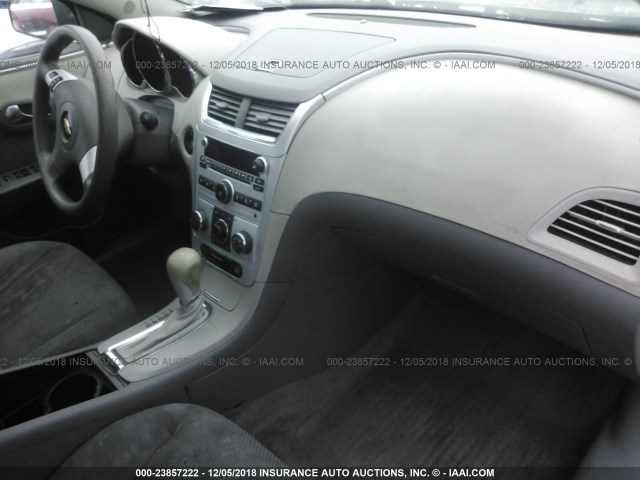 1G1ZB5E12BF236173 - 2011 CHEVROLET MALIBU LS ვერცხლისფერი ფოტო 5