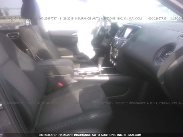 5N1DR2MN0HC636903 - 2017 NISSAN PATHFINDER S/SV/SL/PLATINUM GRAY photo 5