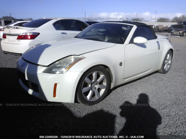 JN1AZ36A05M751243 - 2005 NISSAN 350Z ROADSTER WHITE photo 2