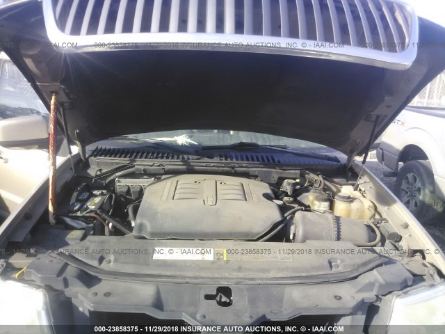 5LMFU27R24LJ31359 - 2004 LINCOLN NAVIGATOR 金色 照片 10