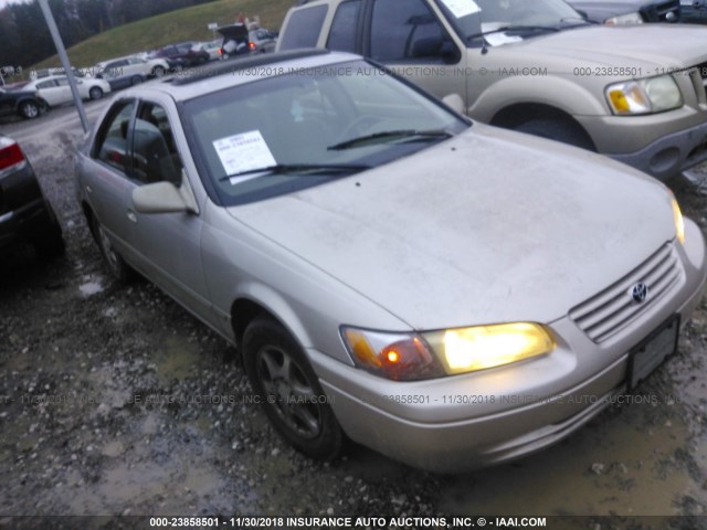 4T1BG22K8XU549166 - 1999 TOYOTA CAMRY CE/LE/XLE CREAM photo 1