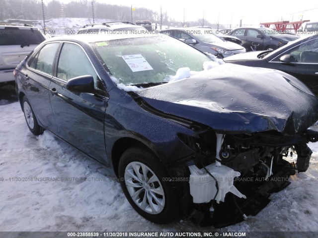 4T4BF1FK2FR445235 - 2015 TOYOTA CAMRY LE/XLE/SE/XSE ლურჯი ფოტო 1