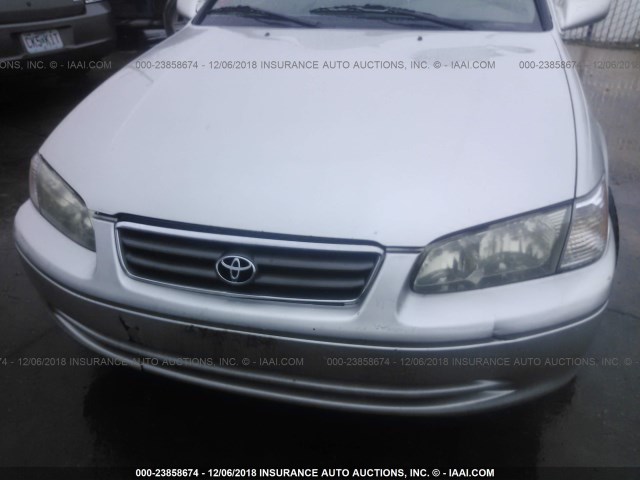 4T1BG22KX1U105293 - 2001 TOYOTA CAMRY CE/LE/XLE SILVER photo 6