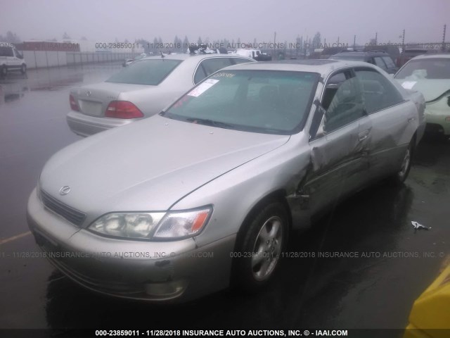 JT8BF28G1W5051182 - 1998 LEXUS ES 300 GRAY photo 2