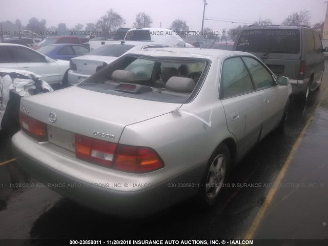 JT8BF28G1W5051182 - 1998 LEXUS ES 300 GRAY photo 4