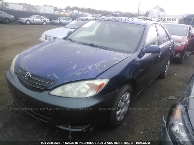 4T1BE32K82U541850 - 2002 TOYOTA CAMRY LE/XLE/SE BLUE photo 2