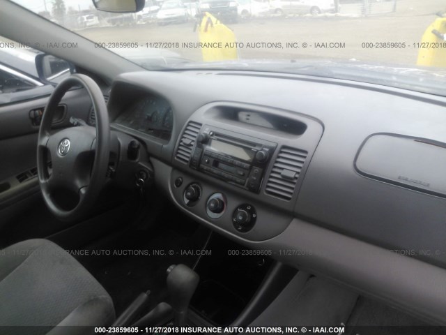 4T1BE32K82U541850 - 2002 TOYOTA CAMRY LE/XLE/SE BLUE photo 5