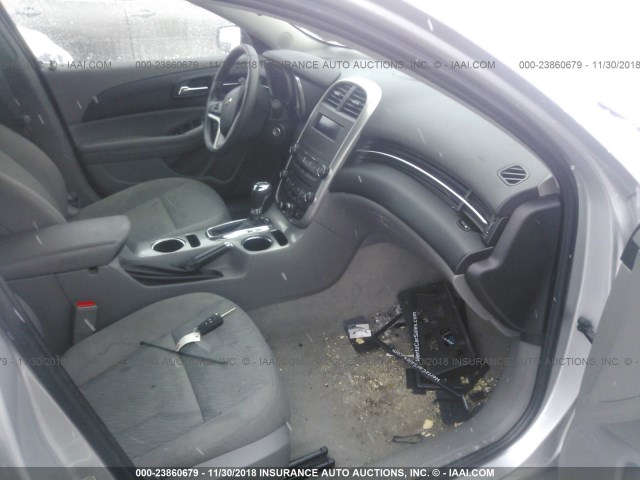 1G11A5SL4FF266481 - 2015 CHEVROLET MALIBU LS 银色 照片 5