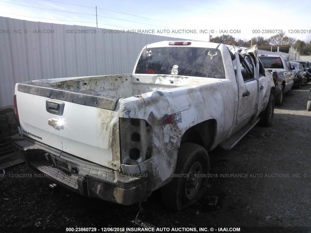 1GCHK23647F504518 - 2007 CHEVROLET SILVERADO K2500 HEAVY DUTY WHITE photo 4