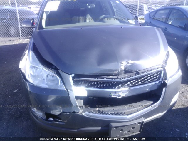 1GNKVGED5BJ216090 - 2011 CHEVROLET TRAVERSE LT GRAY photo 6