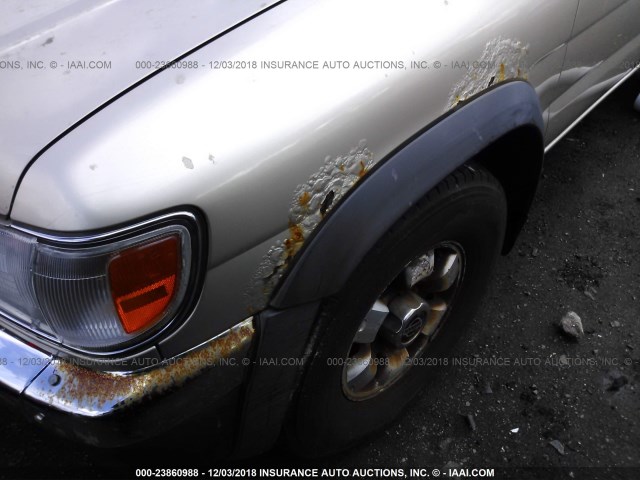 JN8AR05Y2WW237799 - 1998 NISSAN PATHFINDER LE/SE/XE GOLD photo 6