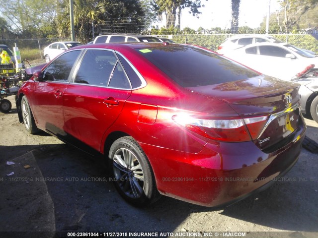 4T1BF1FKXFU924819 - 2015 TOYOTA CAMRY LE/XLE/SE/XSE RED photo 3