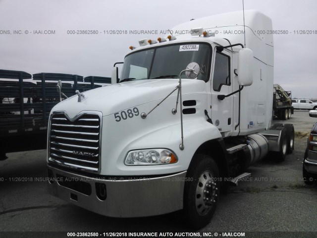 1M1AW09Y6CM025543 - 2012 MACK CXU613  WHITE photo 2