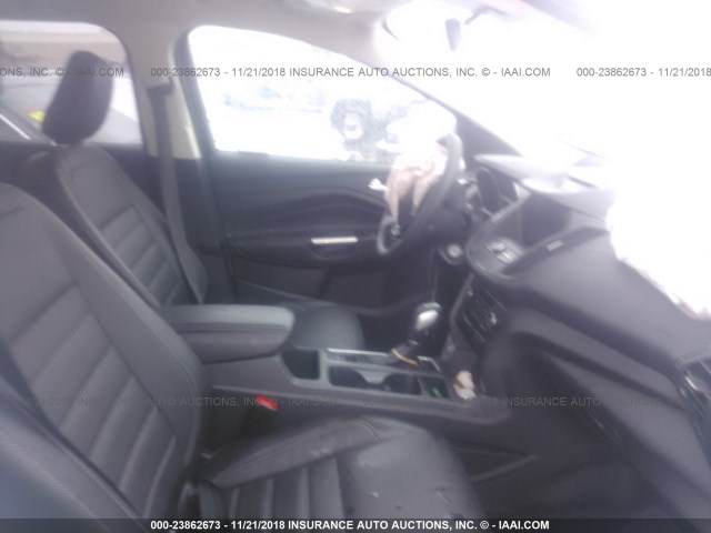 1FMCU0HD7JUA56306 - 2018 FORD ESCAPE SEL WHITE photo 5