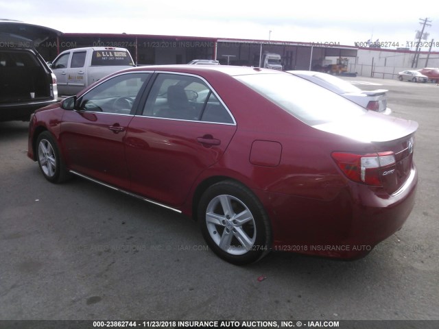 4T1BF1FK1CU572970 - 2012 TOYOTA CAMRY SE/LE/XLE RED photo 3