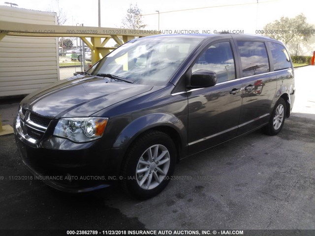 2C4RDGCG2JR223077 - 2018 DODGE GRAND CARAVAN SXT GRAY photo 2