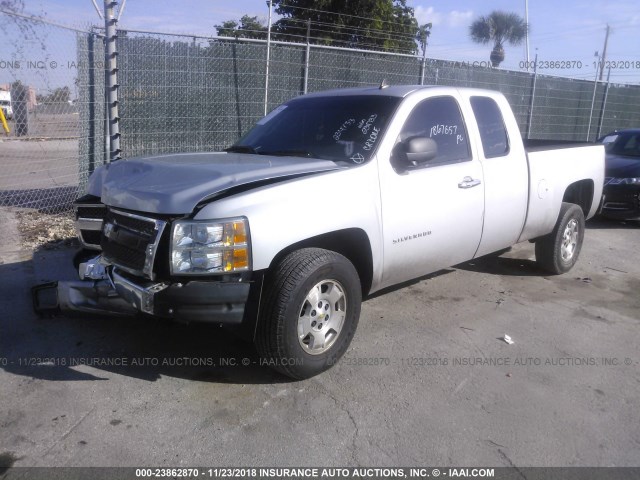 1GCRCSE06DZ178631 - 2013 CHEVROLET SILVERADO SILVER photo 2