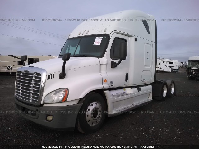 1FUJGLDR2CSBK1465 - 2012 FREIGHTLINER CASCADIA 125  WHITE photo 2