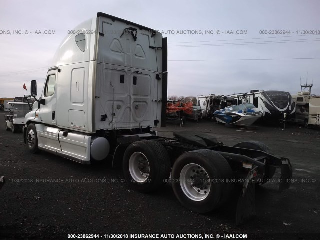 1FUJGLDR2CSBK1465 - 2012 FREIGHTLINER CASCADIA 125  WHITE photo 3