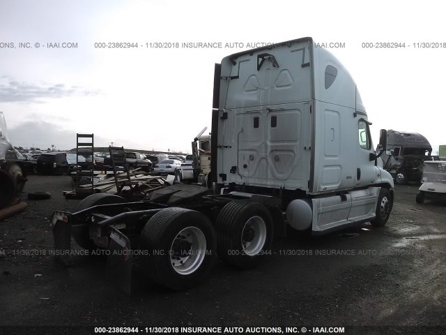 1FUJGLDR2CSBK1465 - 2012 FREIGHTLINER CASCADIA 125  WHITE photo 4