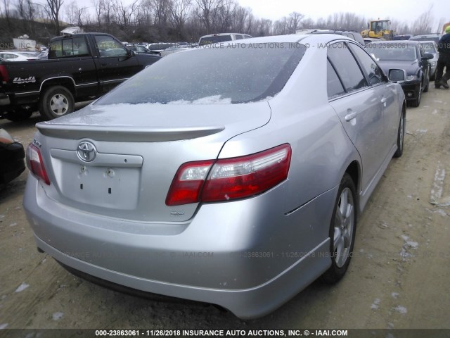 4T1BK46K19U580847 - 2009 TOYOTA CAMRY SE/LE/XLE SILVER photo 4