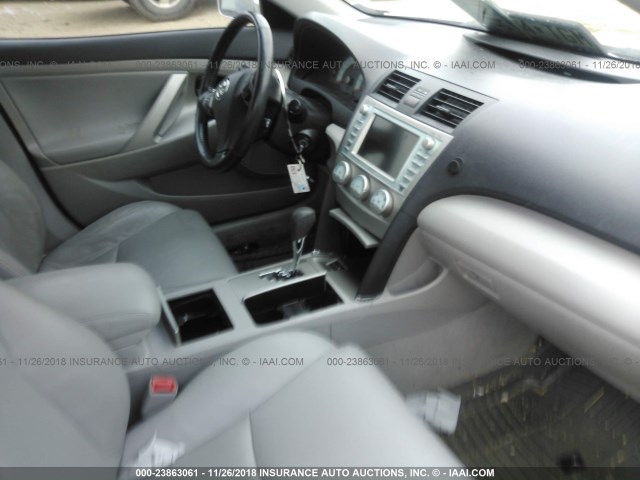 4T1BK46K19U580847 - 2009 TOYOTA CAMRY SE/LE/XLE SILVER photo 5