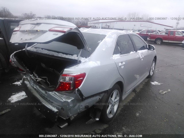 4T1BF1FK0DU233604 - 2013 TOYOTA CAMRY L/SE/LE/XLE 银色 照片 4