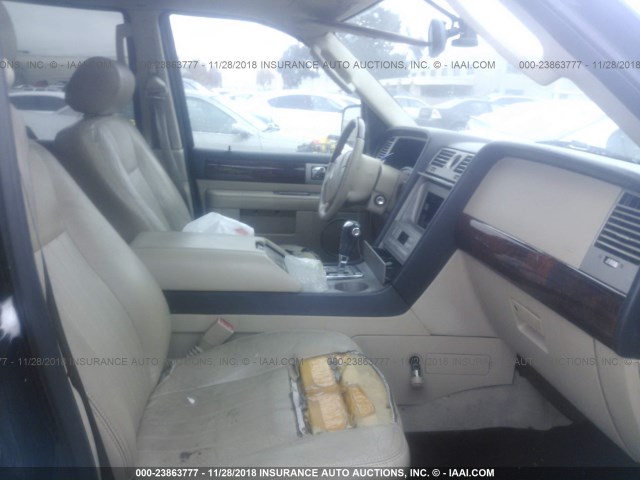 5LMFU275X5LJ16011 - 2005 LINCOLN NAVIGATOR Қара фото 5