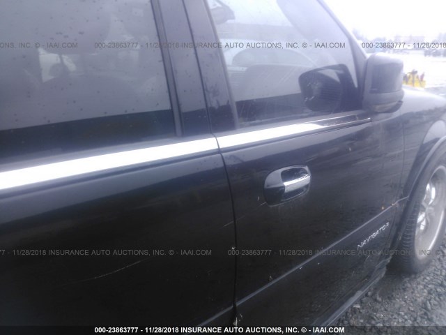 5LMFU275X5LJ16011 - 2005 LINCOLN NAVIGATOR Қара фото 6