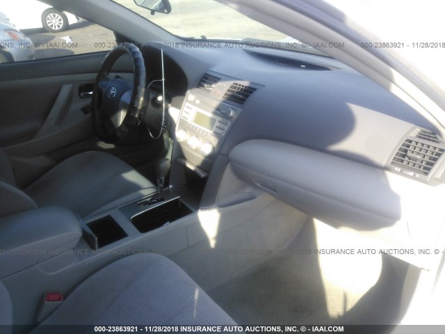 4T4BF3EK1AR083808 - 2010 TOYOTA CAMRY SE/LE/XLE 银色 照片 5