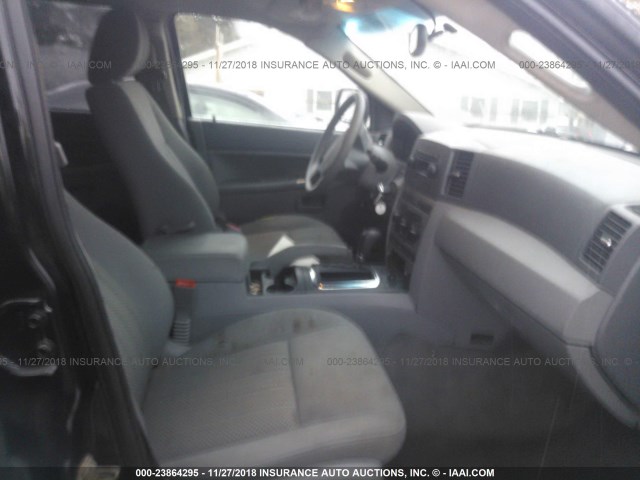 1J4GR48K45C719284 - 2005 JEEP GRAND CHEROKEE LAREDO/COLUMBIA/FREEDOM 黑色 照片 5