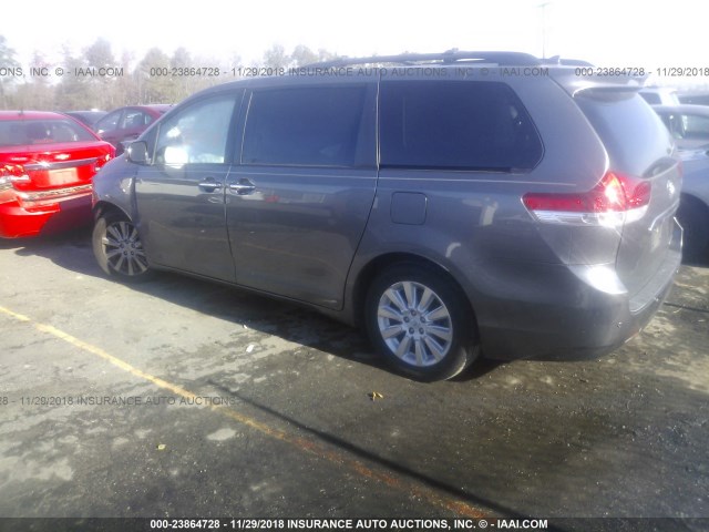 5TDDK3DC6BS017984 - 2011 TOYOTA SIENNA XLE/LIMITED GRAY photo 3