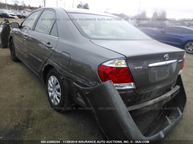 4T1BE32K85U570396 - 2005 TOYOTA CAMRY LE/XLE/SE GRAY photo 3